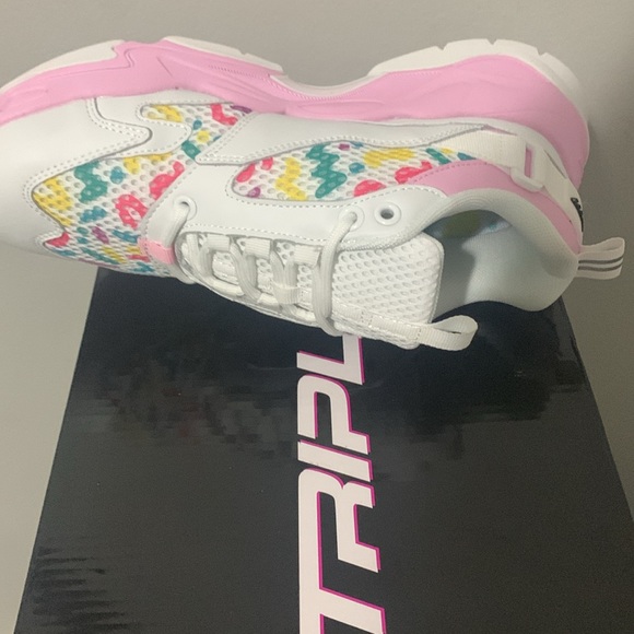 this is a very comfortable and fashionable shoe also very versatile. - Picture 5 of 5